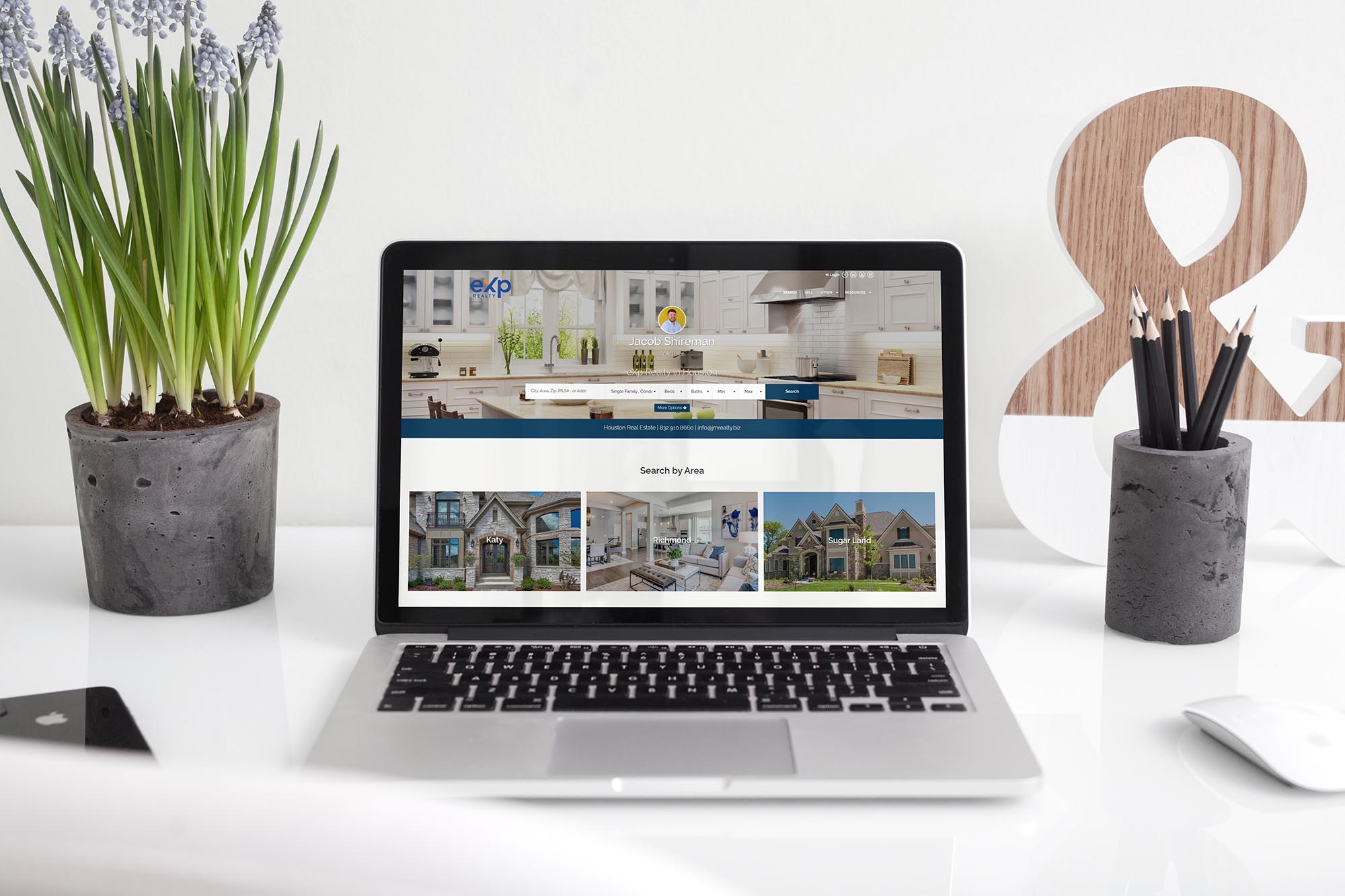 A photo of a website sample of a deluxe kvCORE website setup package for real estate agents.